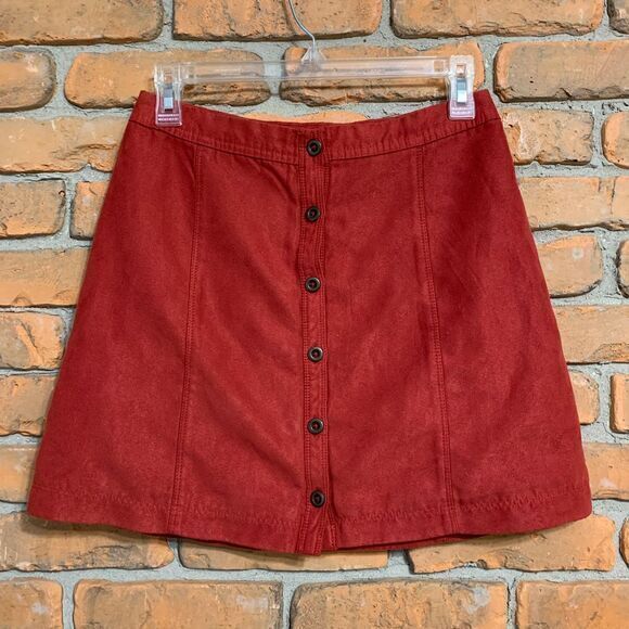 Hollister Skirt Women's Size 1 Red Button Front A-Line Mini‎ Skirt Microsuede - Picture 1 of 4